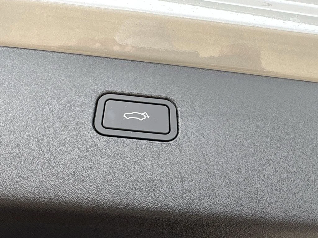 New 2026 Vapour Grey Volvo Ultra image 25