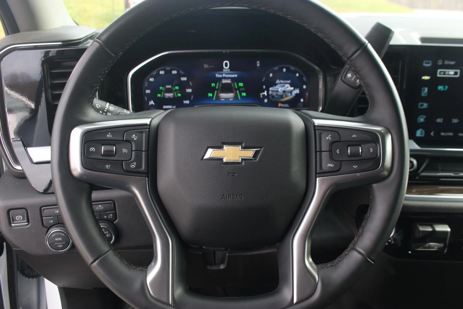 Used 2025 Summit White Chevrolet LT image 22