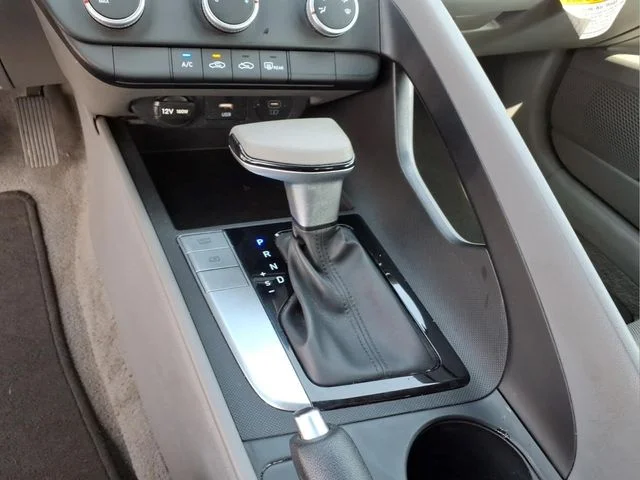 Used 2025 White Hyundai SE image 28