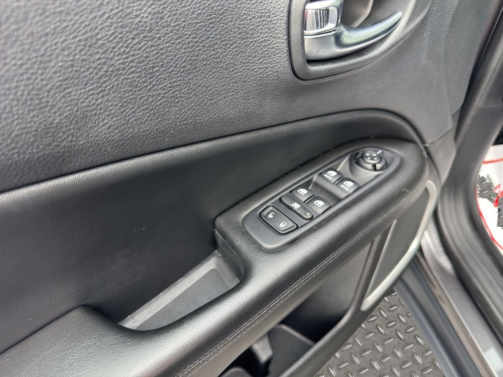 Used 2019 Granite Crystal Met Jeep Altitude image 21