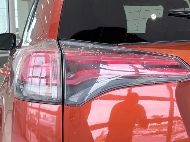 Used 2016 Red Toyota XLE image 7