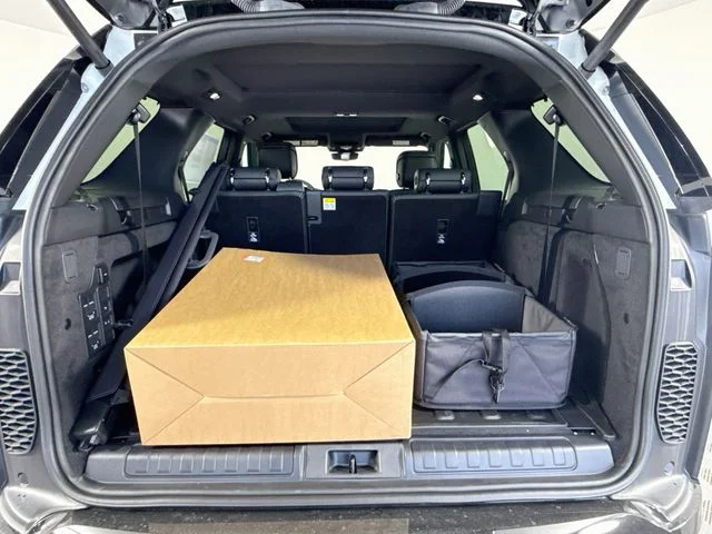 New 2026 Fuji White Land Rover Dynamic SE image 28