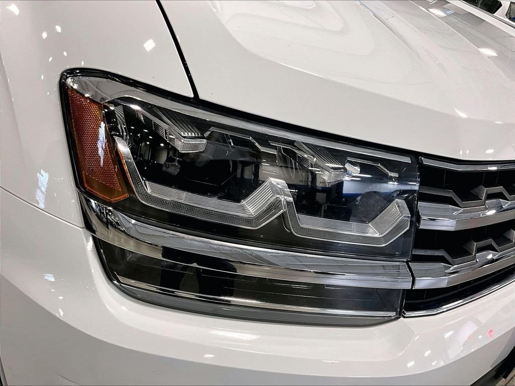 Used 2019 White Volkswagen 3.6L V6 SE image 34