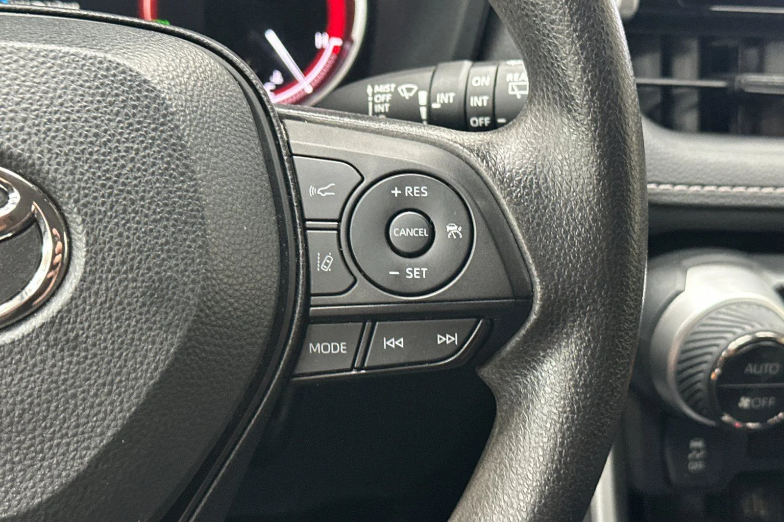 Used 2025 White Toyota XLE image 31