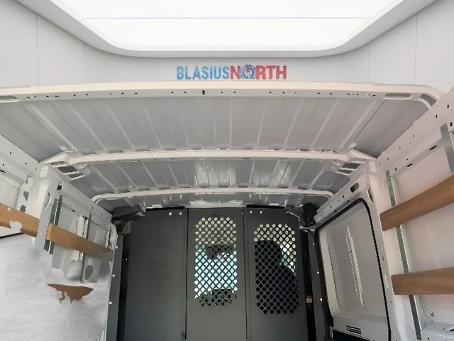 Used 2025 White Ram Base image 34