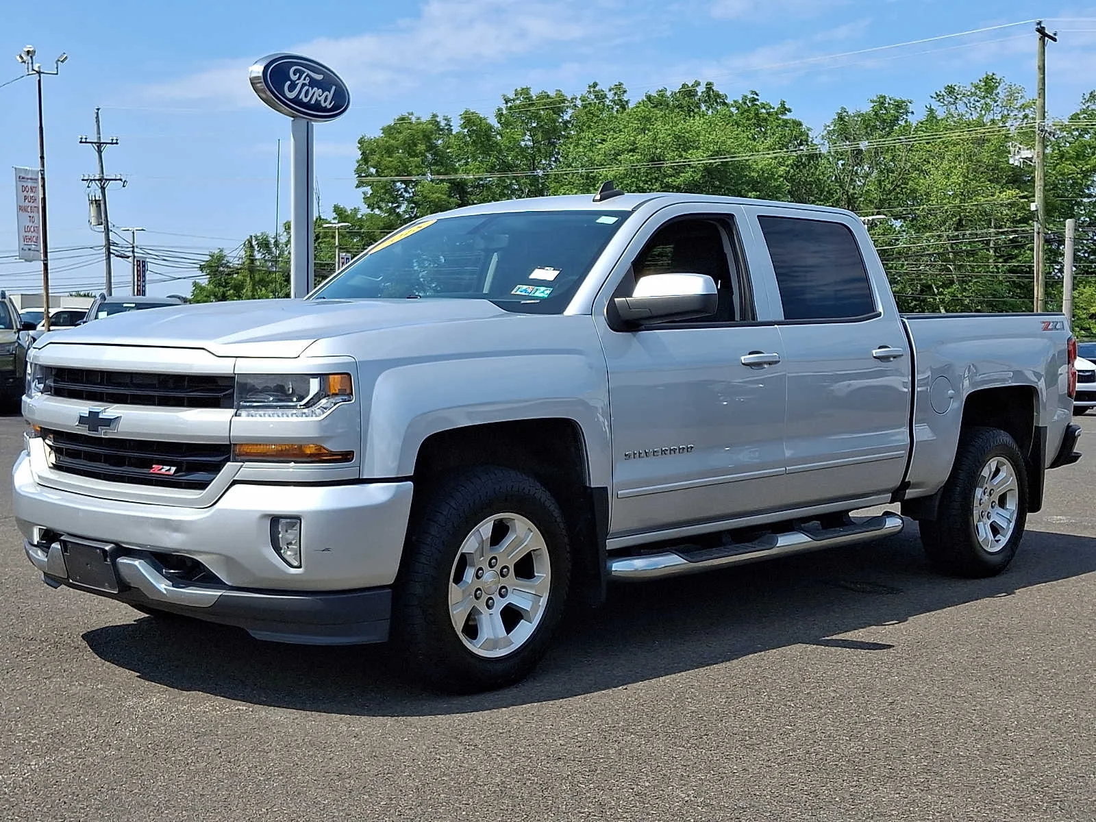 Used 2018 Silver Ice Metallic Chevrolet LT image 3