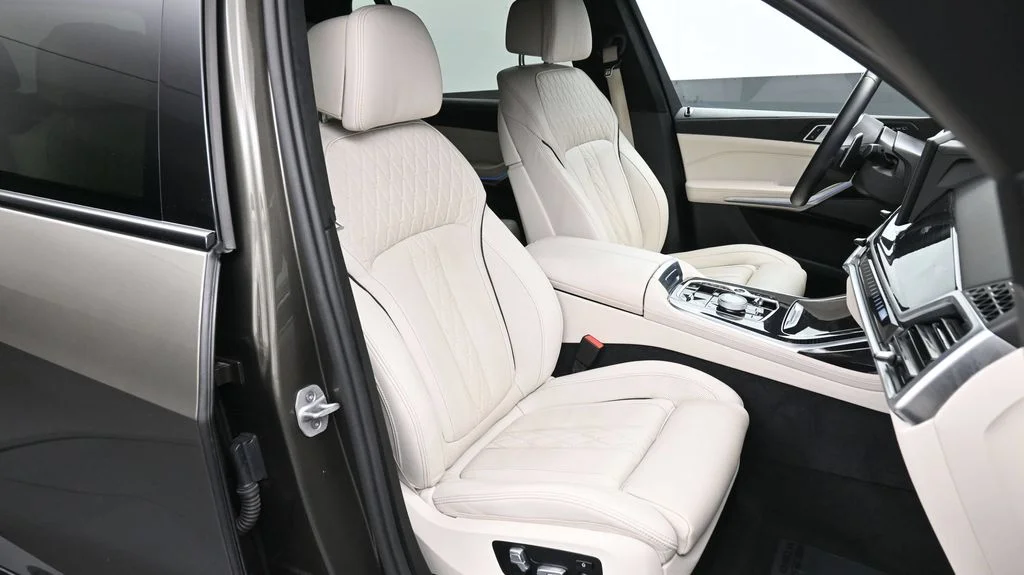 Certified Used 2025 Green BMW M60i image 17