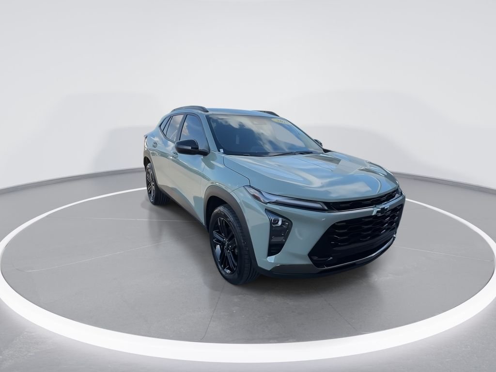 Used 2025 Green Chevrolet ACTIV image 2