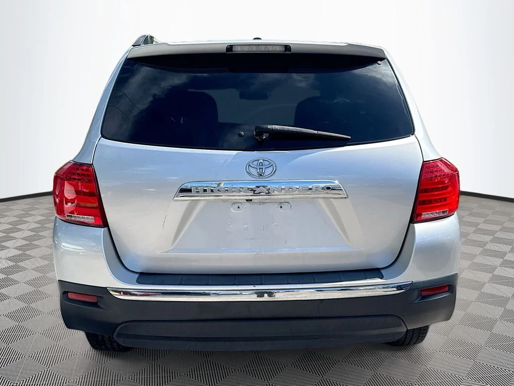 Used 2012 Silver Toyota Limited image 7