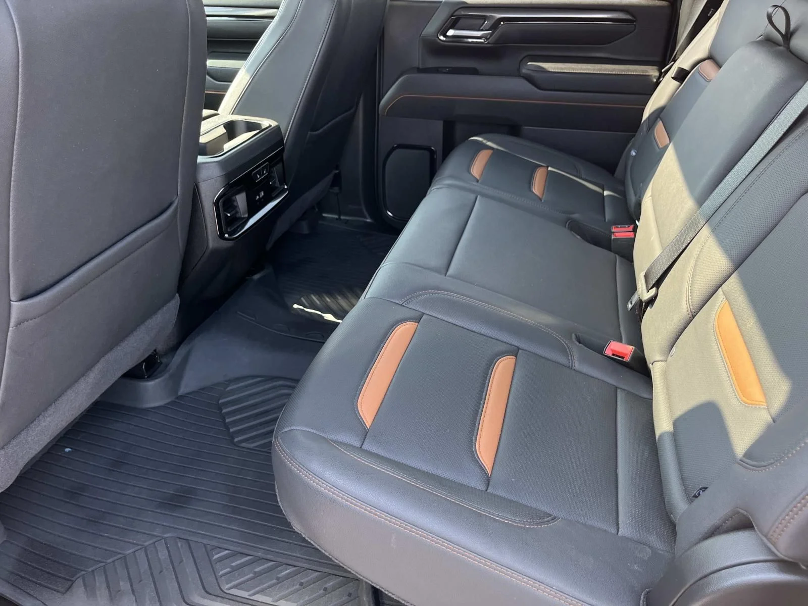 Used 2025 White GMC AT4 image 19
