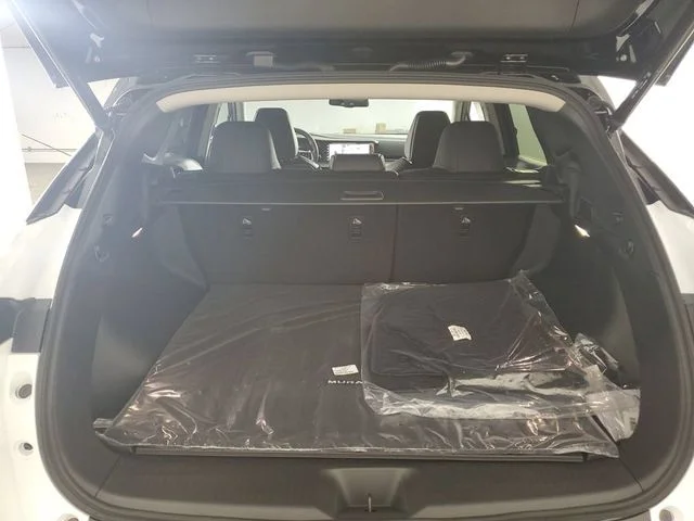 New 2025 Two-tone Everest White TriCoat / Super Black Nissan SL image 12