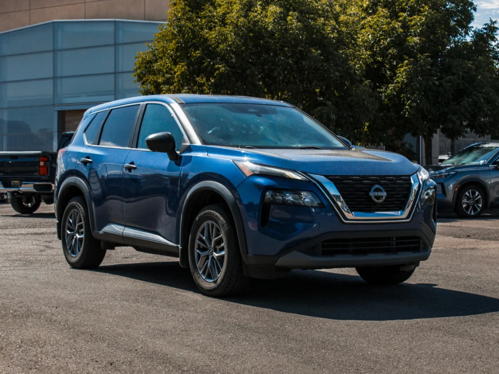 Used 2023 Caspian Blue Metallic Nissan S image 3