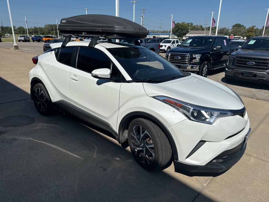 Used 2018 Blizzard Pearl Toyota XLE image 2