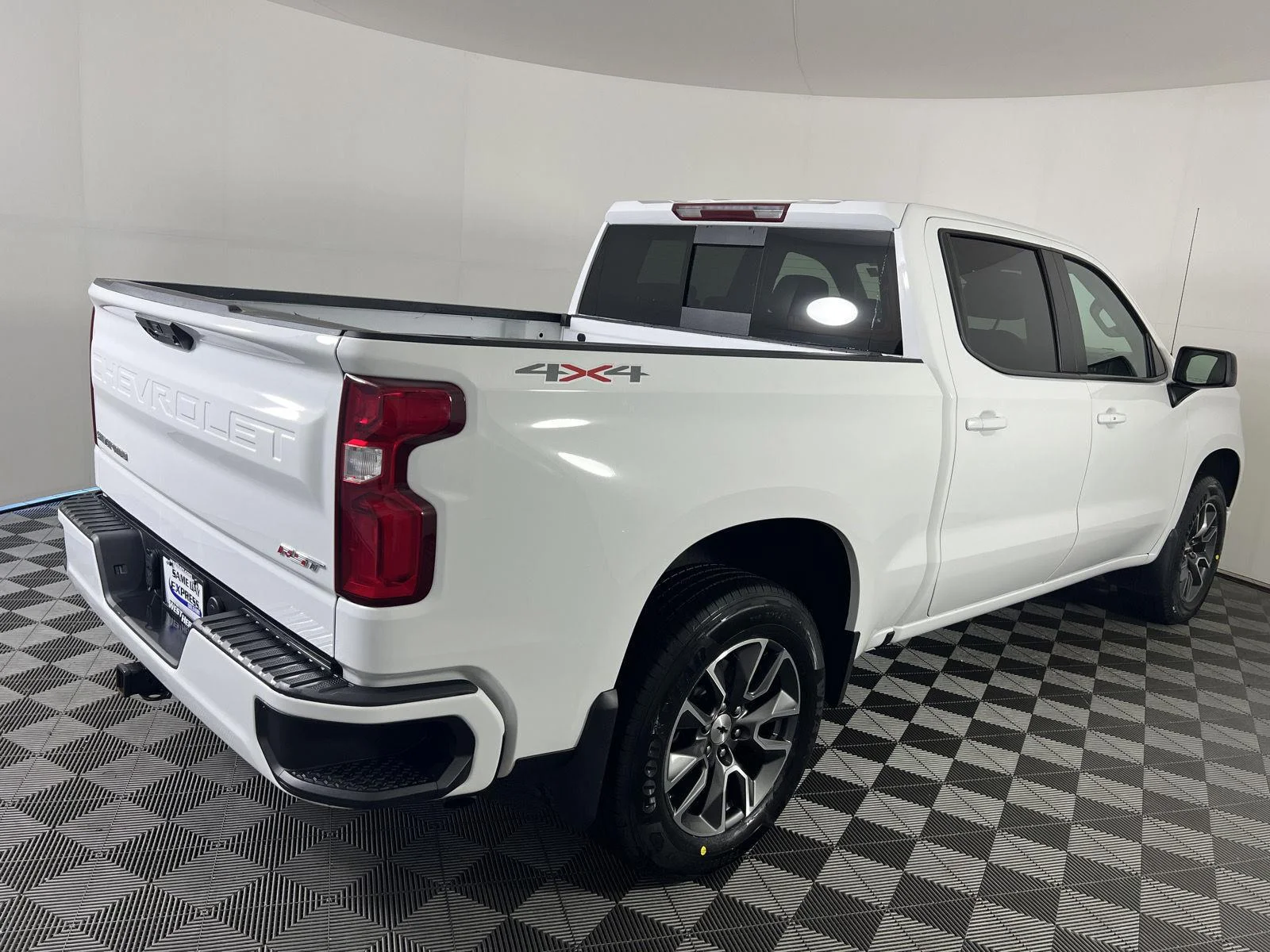 Used 2024 Summit White Chevrolet RST image 28
