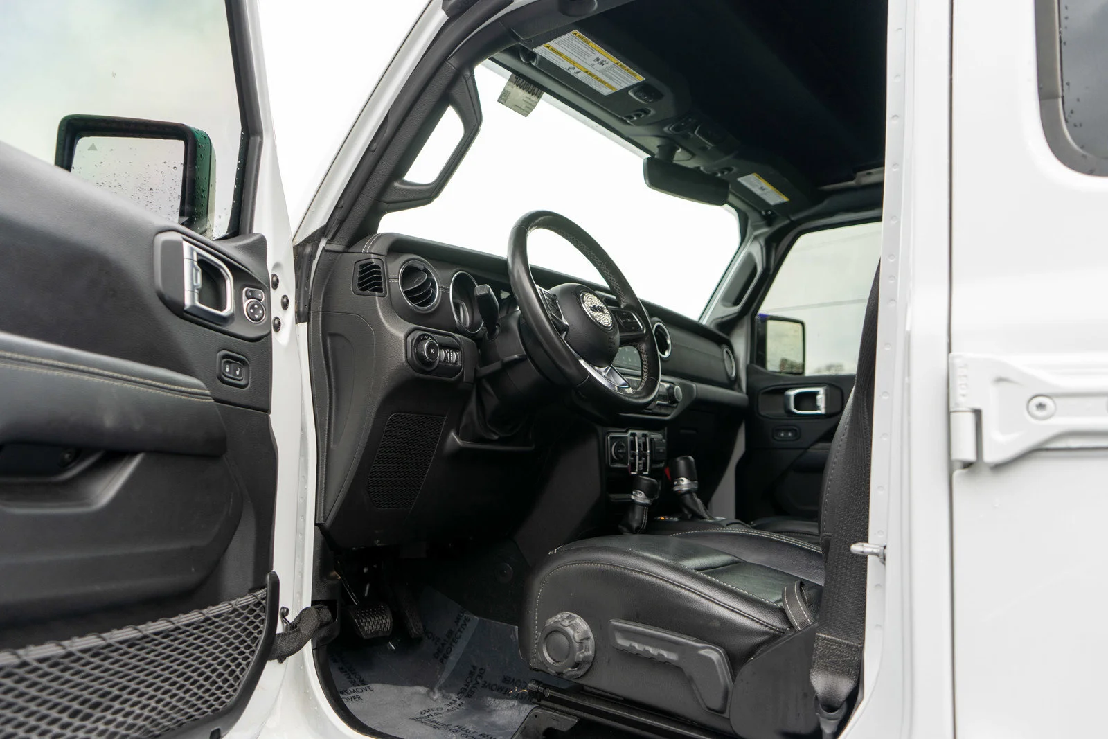 Used 2022 Bright White Clearcoat Jeep Unlimited Sahara image 16