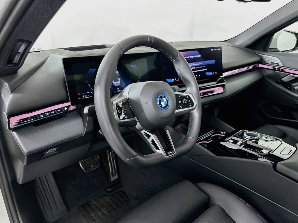 2026 BMW 5 Series 550e - Photo 9