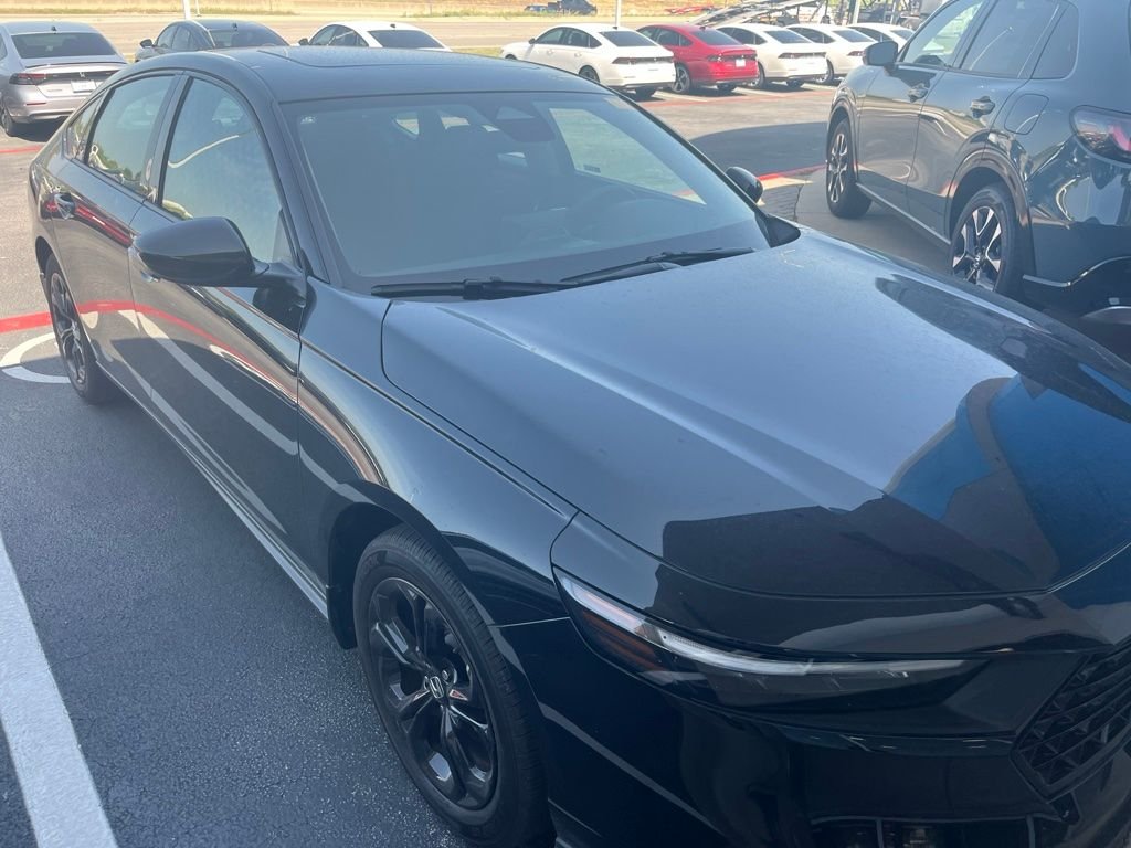 Certified Used 2025 Crystal Black Pearl Honda SE image 3