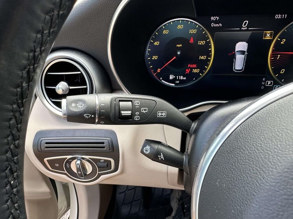 Used 2022 White Mercedes-Benz GLC 300 image 27
