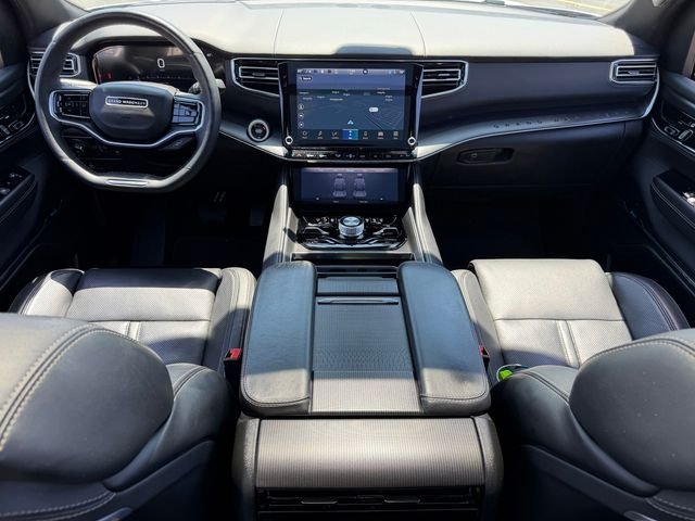 Used 2024 White Jeep  image 17