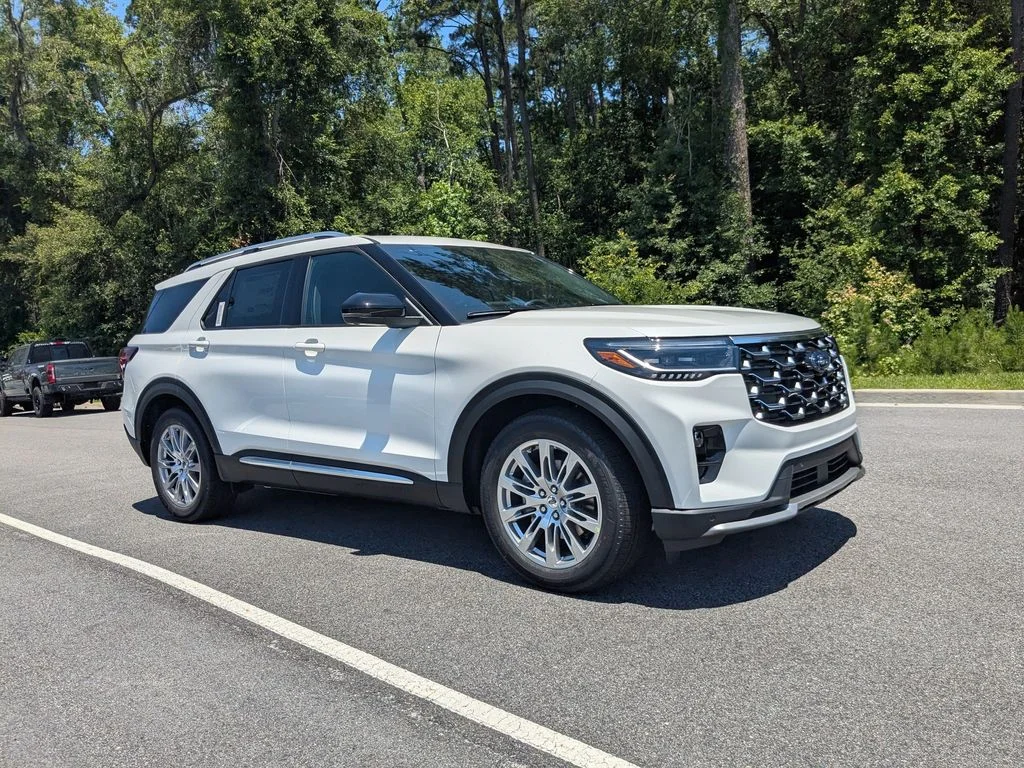 New 2026 Star White Metallic Tri-Coat Ford Platinum image 2