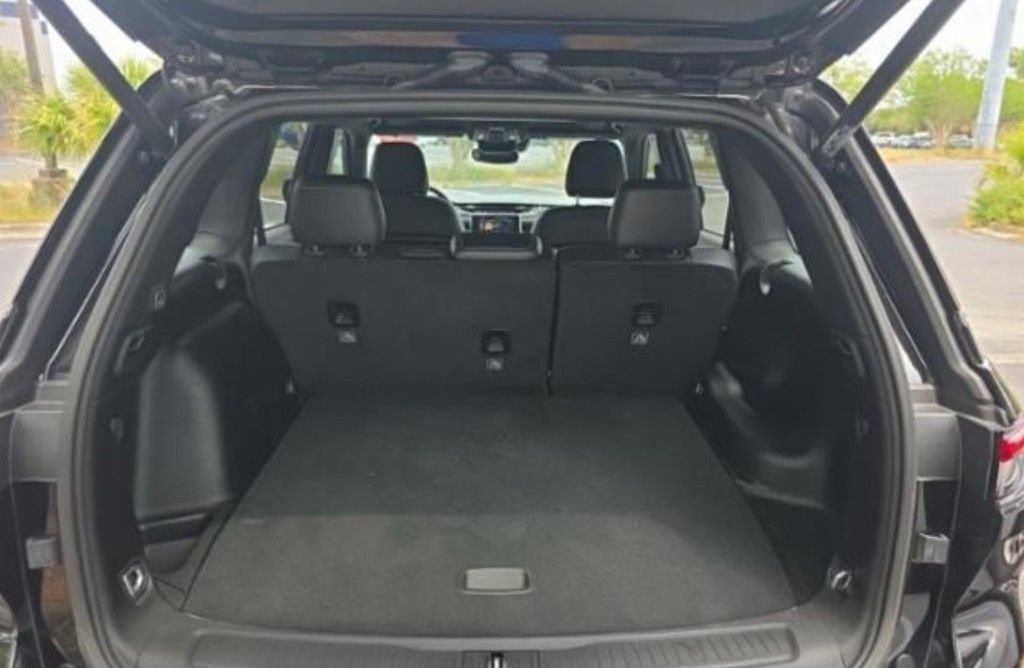 Used 2023 Black Jeep Altitude X image 10