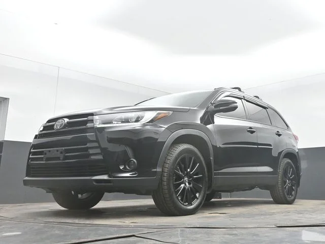 Used 2019 Midnight Black Metallic Toyota SE image 47