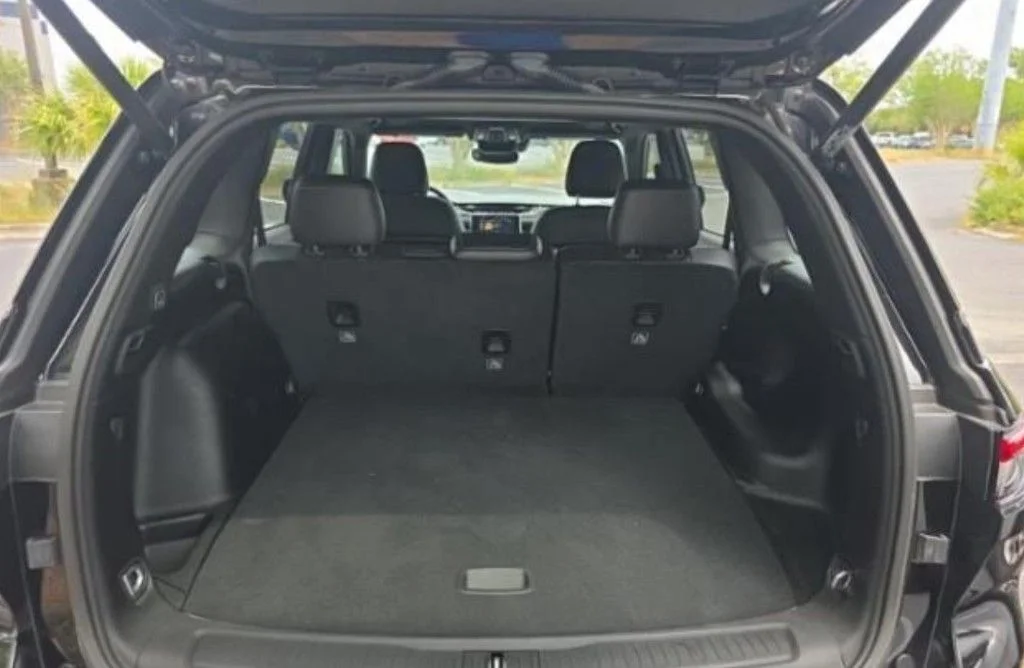 Used 2023 Black Jeep Altitude X image 10