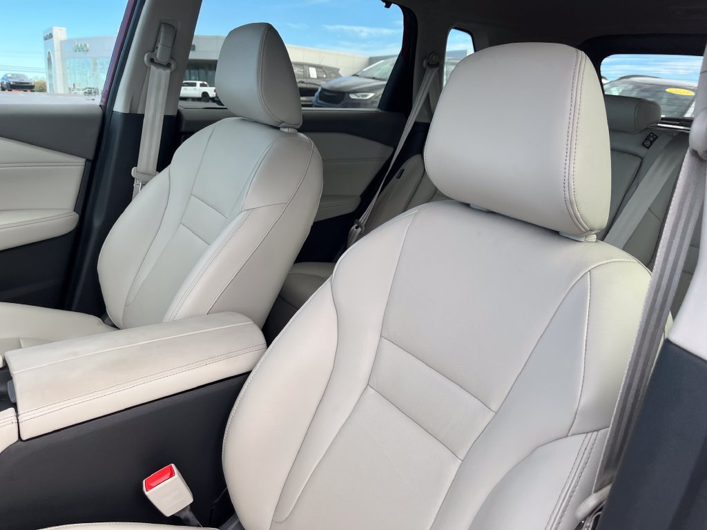 Used 2023 Red Nissan SL image 12