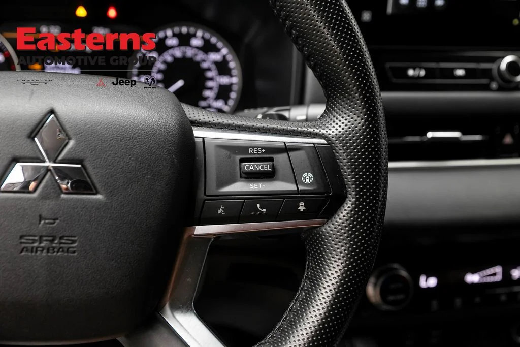 Used 2025 Silver Mitsubishi SE image 15