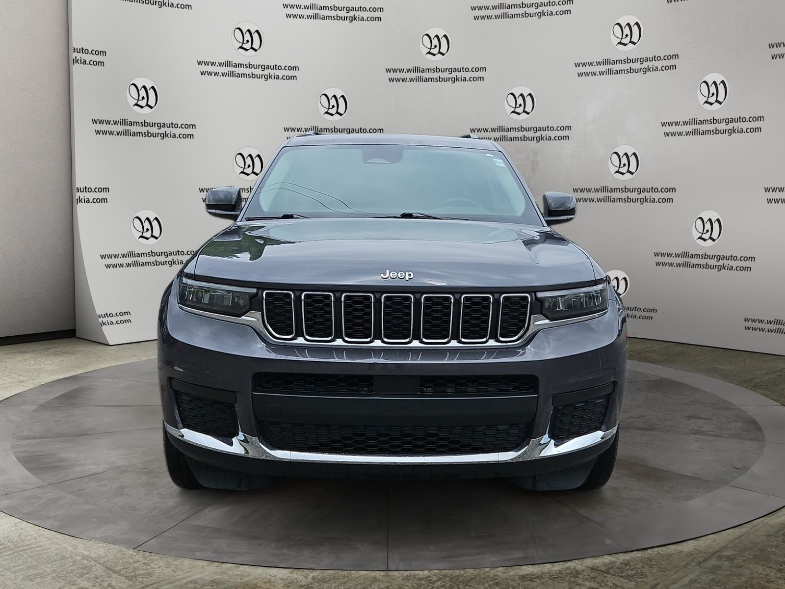 Used 2023 Gray Jeep Laredo image 8