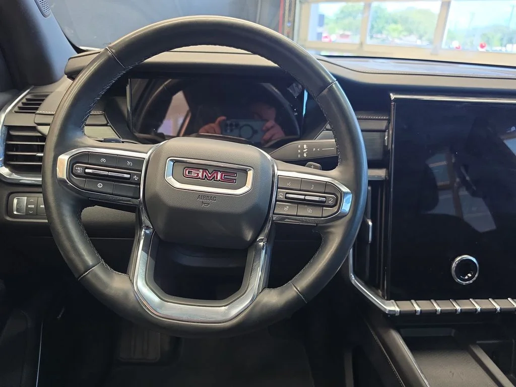 Used 2024 White GMC Elevation image 21
