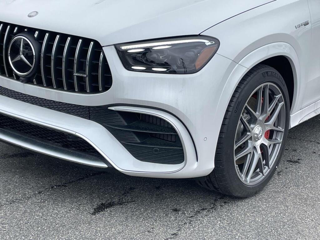 New 2026 MANUFAKTUR Moonlight White Metallic Mercedes-Benz AMG® GLE 63 S image 13