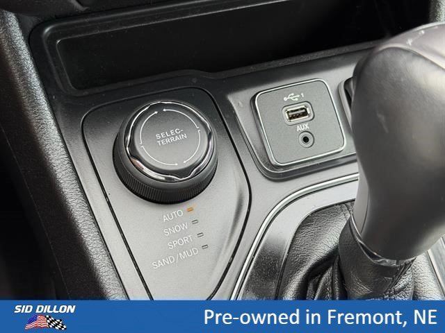 Used 2020 Diamond Black Crystal Pearlcoat Jeep Limited image 11