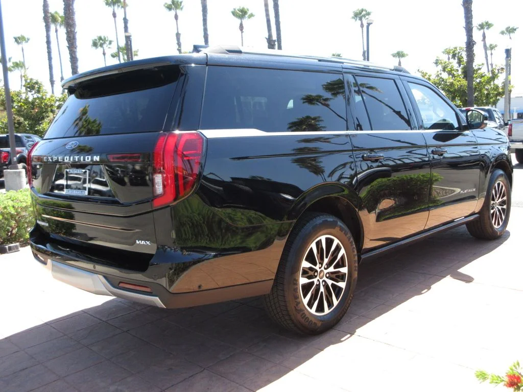 Used 2025 Black Metallic Ford Platinum image 4