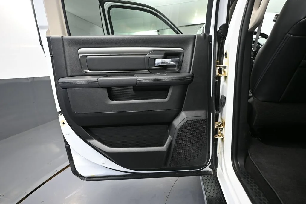 Used 2018 White Ram Sport image 28