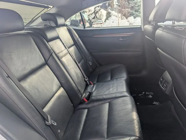 Used 2013 Silver Lexus 300h image 19