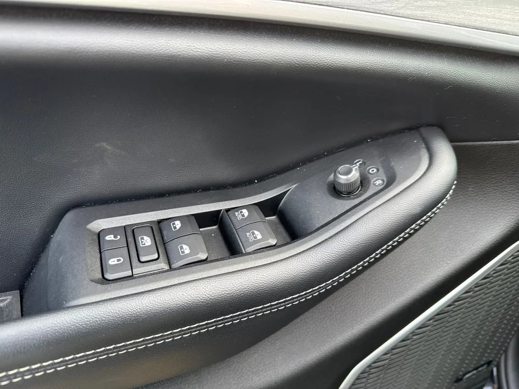 Used 2023 Black Jeep Limited image 13