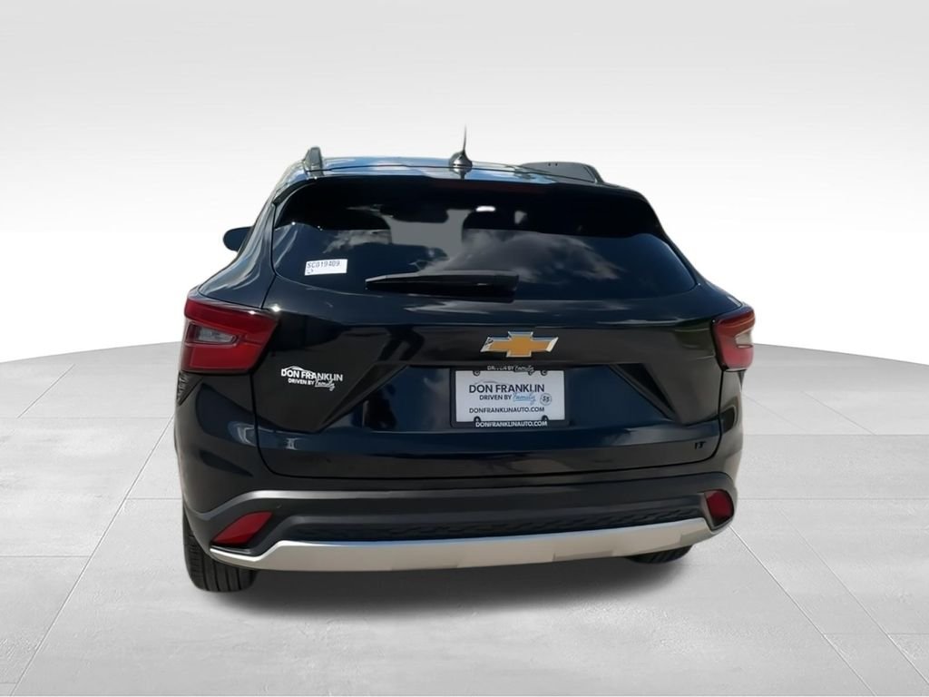 Used 2025 Black Chevrolet LT image 7