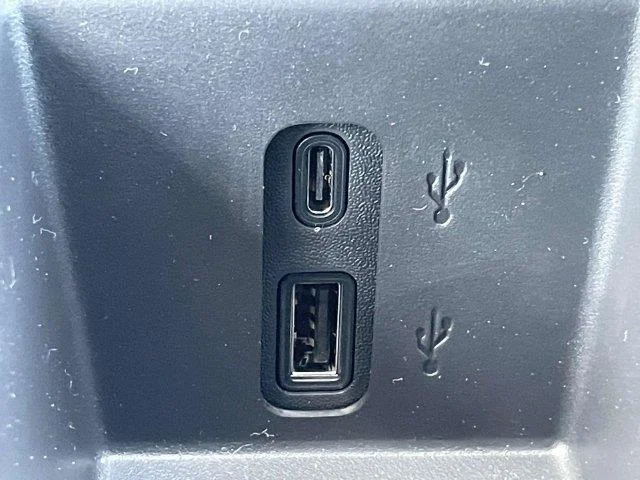New 2025 Summit White GMC Elevation image 23