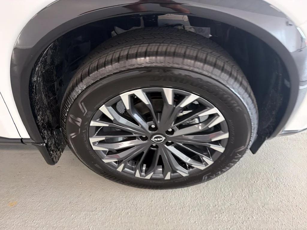 New 2026 Everest White Pearl TriCoat Nissan Platinum image 4