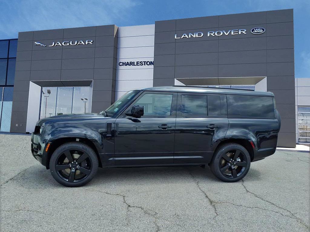New 2026 Santorini Black Metallic Land Rover X-Dynamic SE image 2