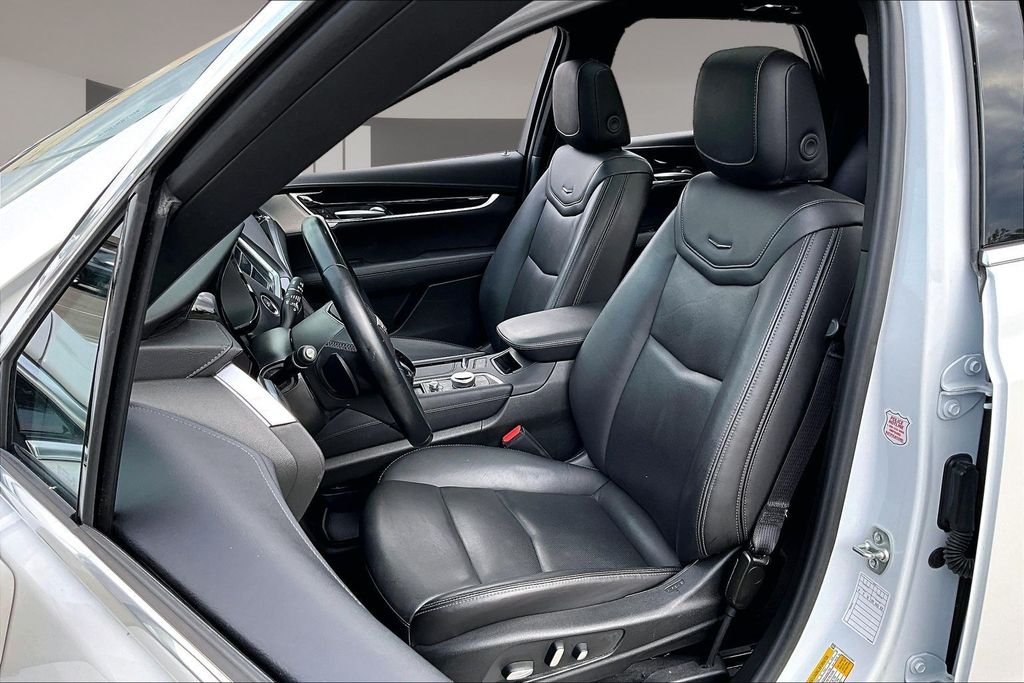 Used 2025 White Cadillac Premium Luxury image 27
