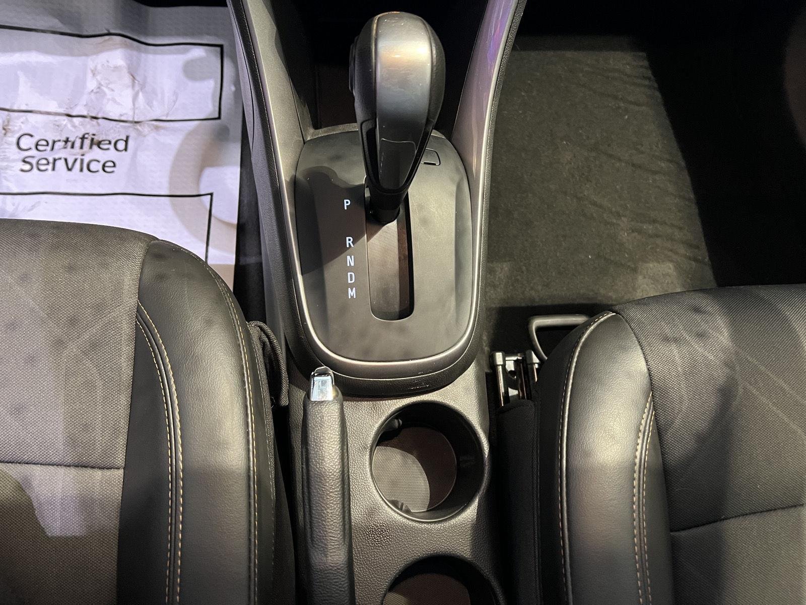 Used 2022 Summit White Chevrolet LT image 21
