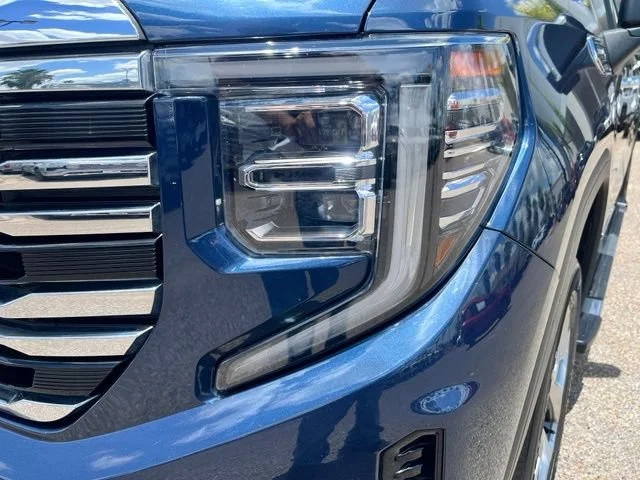 Used 2022 PACIFIC BLUE METALLIC GMC SLT image 4