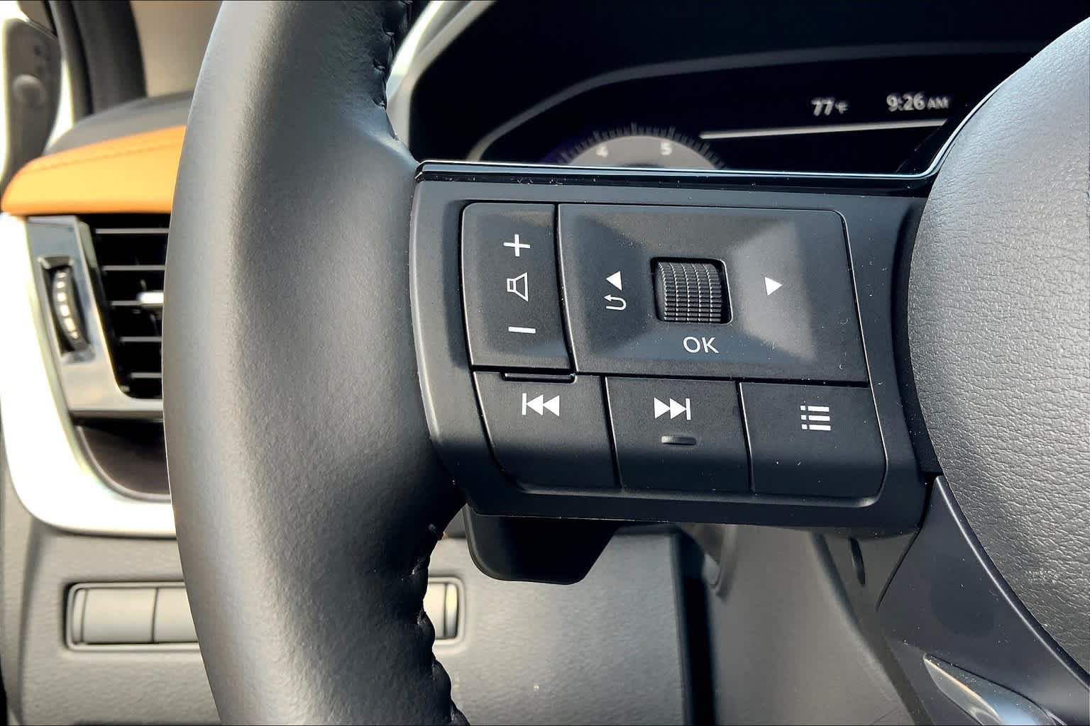 Used 2022 Pearl White Tricoat Nissan Platinum image 21