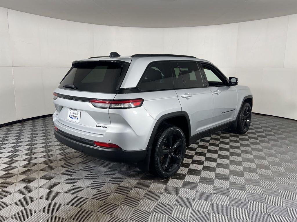 Used 2025 Silver Zynith Jeep Limited image 7