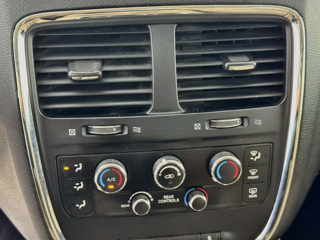 Used 2015 Cashmere/Sandstone Pearlcoat Dodge SXT image 17