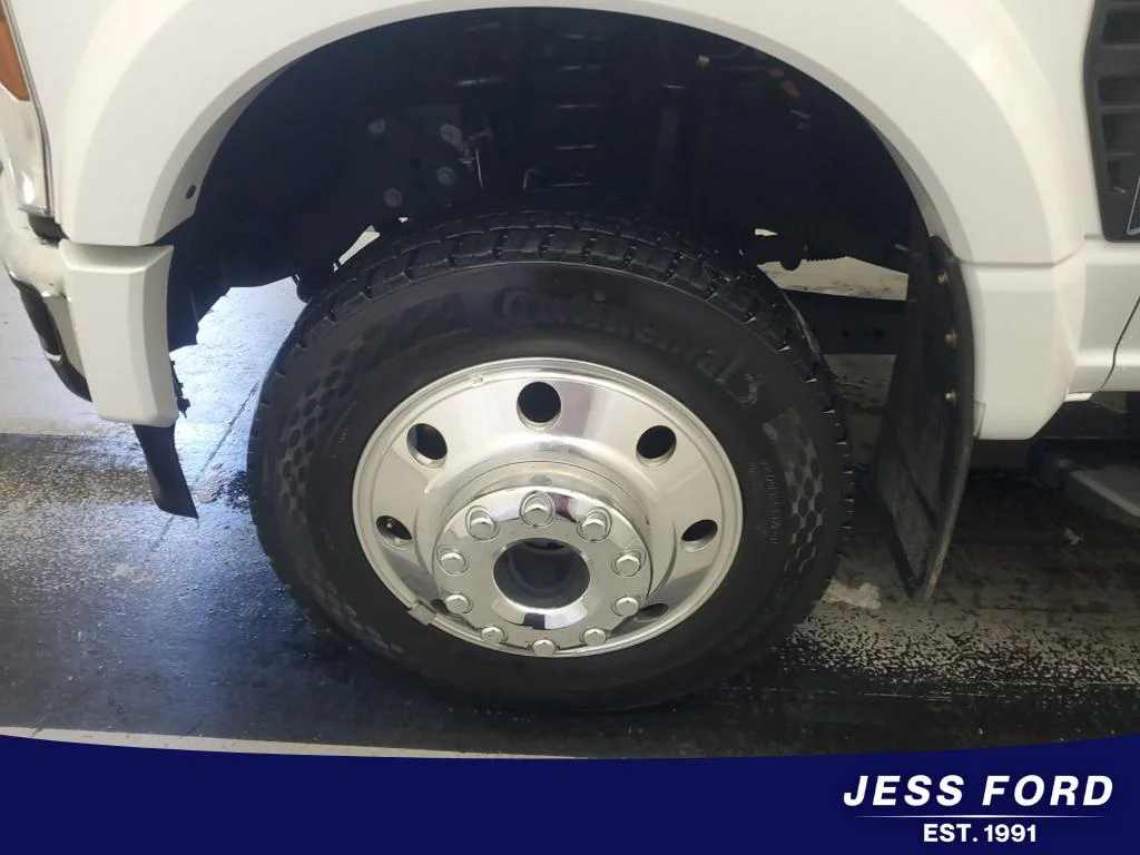 Used 2025 Oxford White Ford XLT image 9