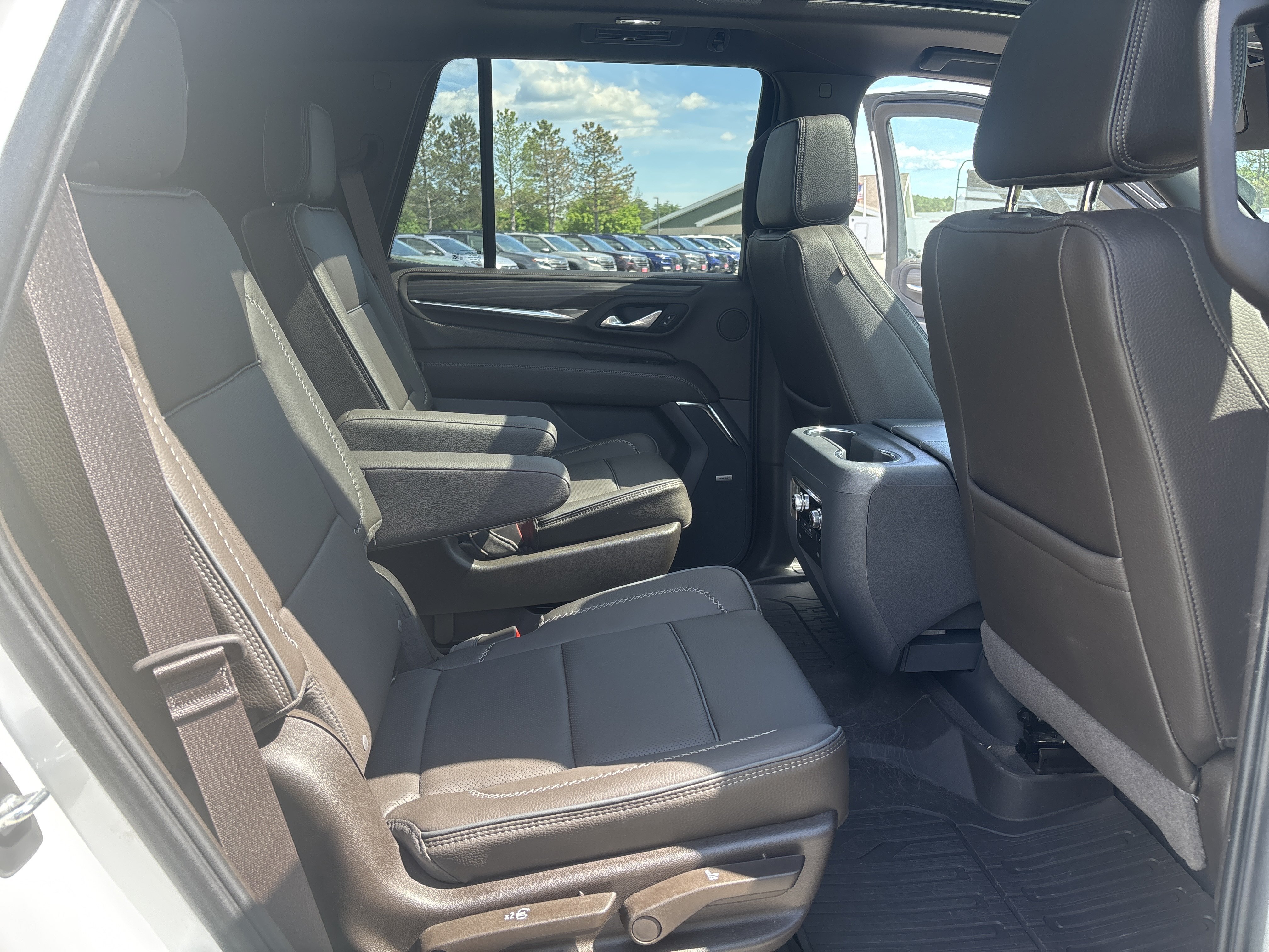 Used 2024 White Frost Tricoat GMC Denali image 15