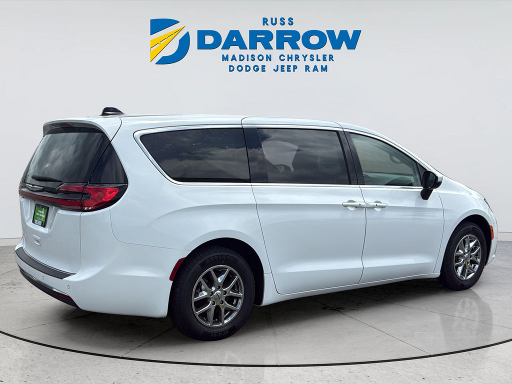 Used 2023 White Chrysler Touring L image 5